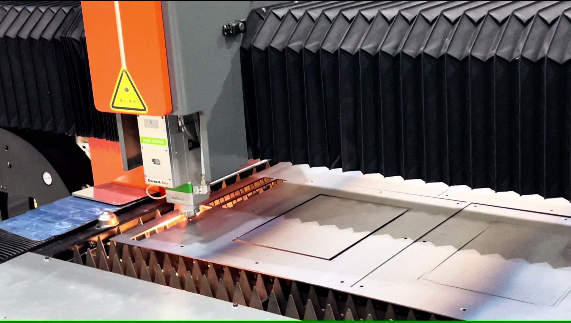 Plattenlaser im Einsatz bei AGR LaserCut
